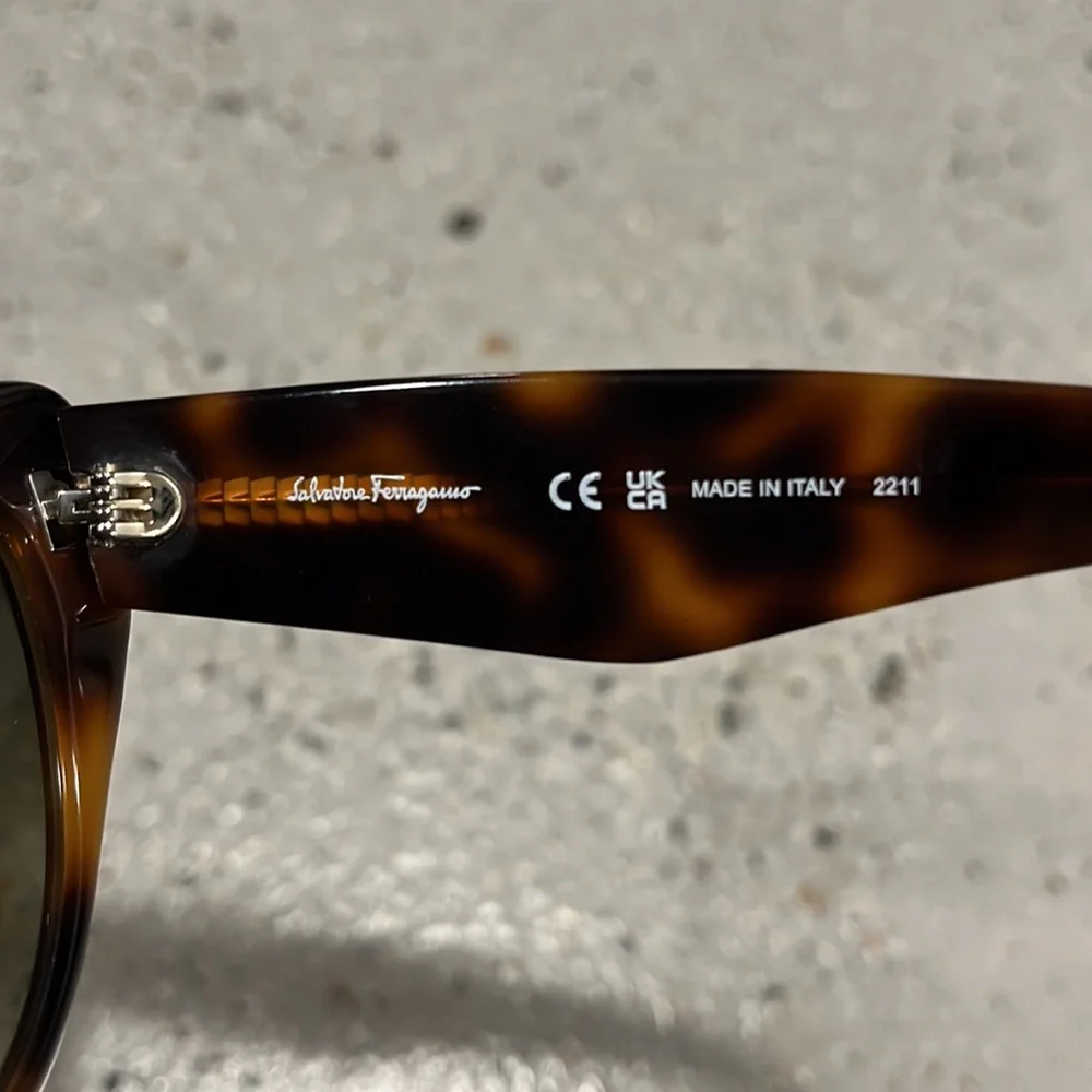 SALVATORE FERRAGAMO MARCHON CAT EYE SUNGLASSES FAUX TORTOISE SHELL NEW WITH CASE